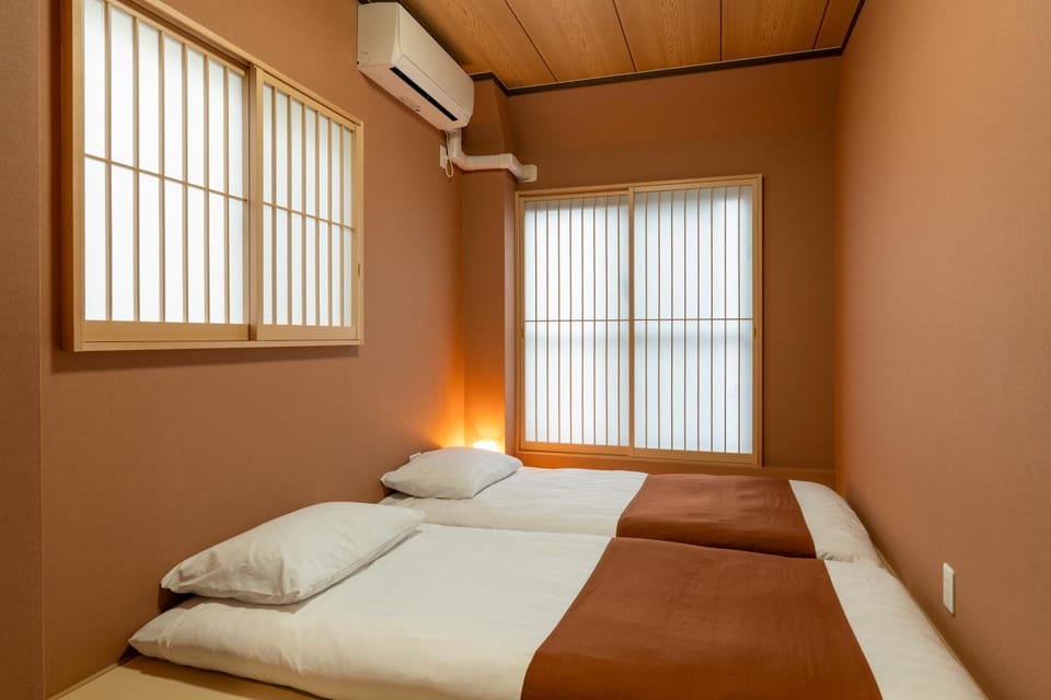 3 Bedrooms House for 6, Limousine bus to Haneda Airport, Direct bus to Disney, 2-minute walk to the station, 2 toilets, Netflix House in Japan