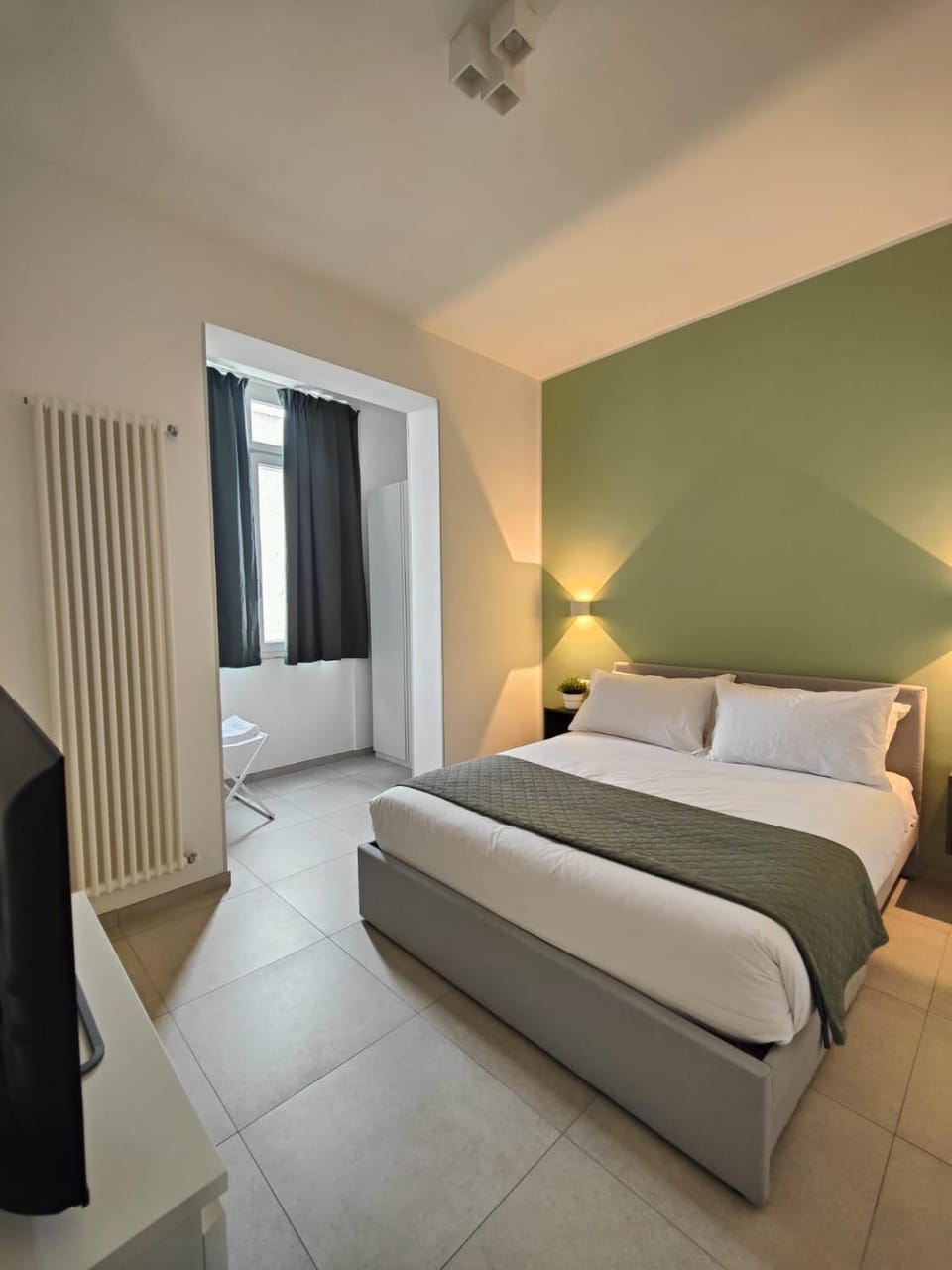 TV and multimedia, Bedroom, heating, internet, locker, wardrobe, air conditioner