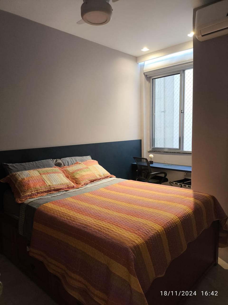 Bed, Photo of the whole room, Bedroom, air conditioner