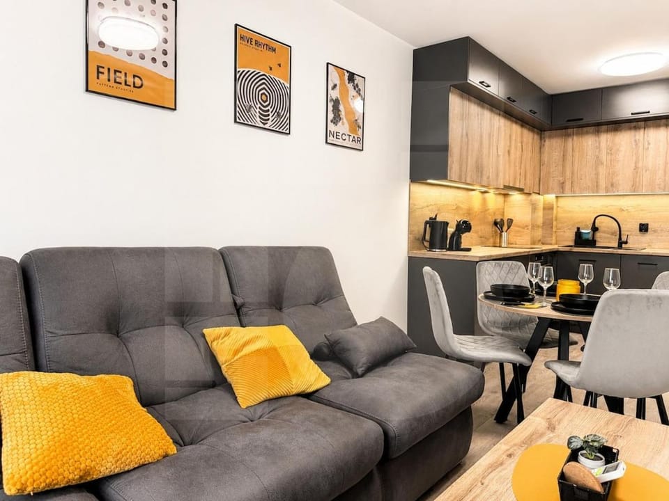 1BR Golden Urban Retreat with Parking Apartment in Varna