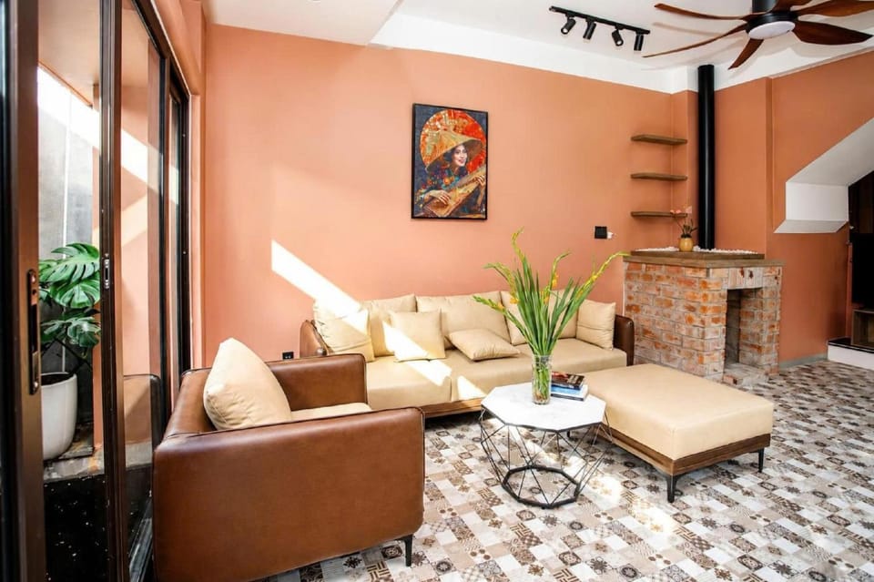 Seating area, fireplace