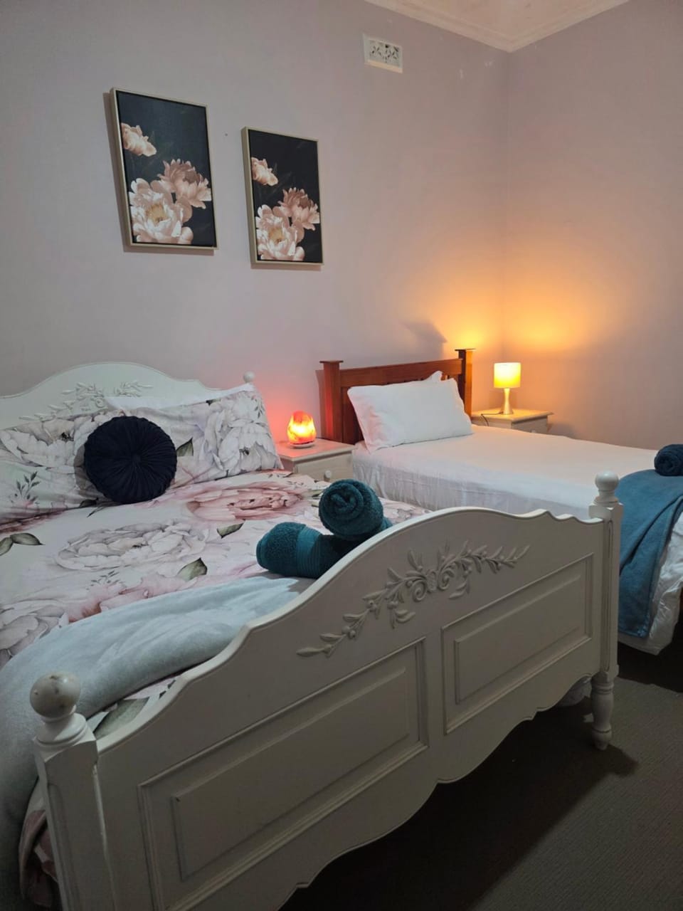 The Red Manor on Mort Apartment in Lithgow