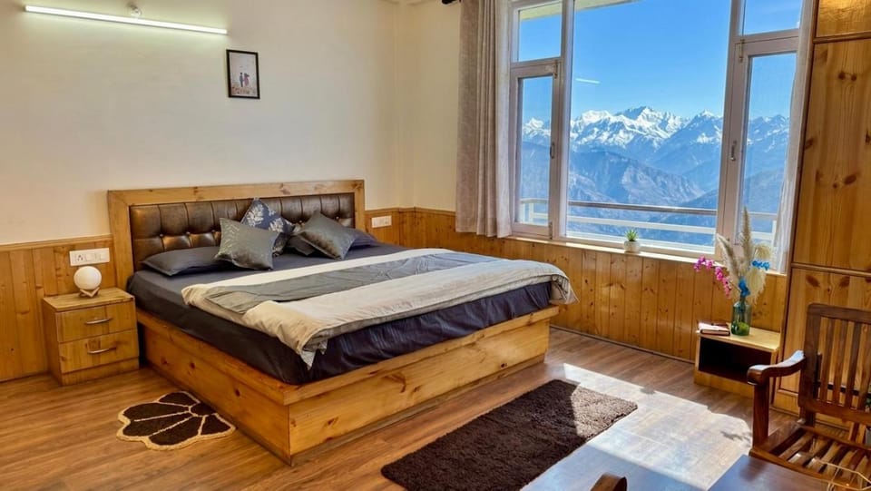 Bedroom, Mountain view