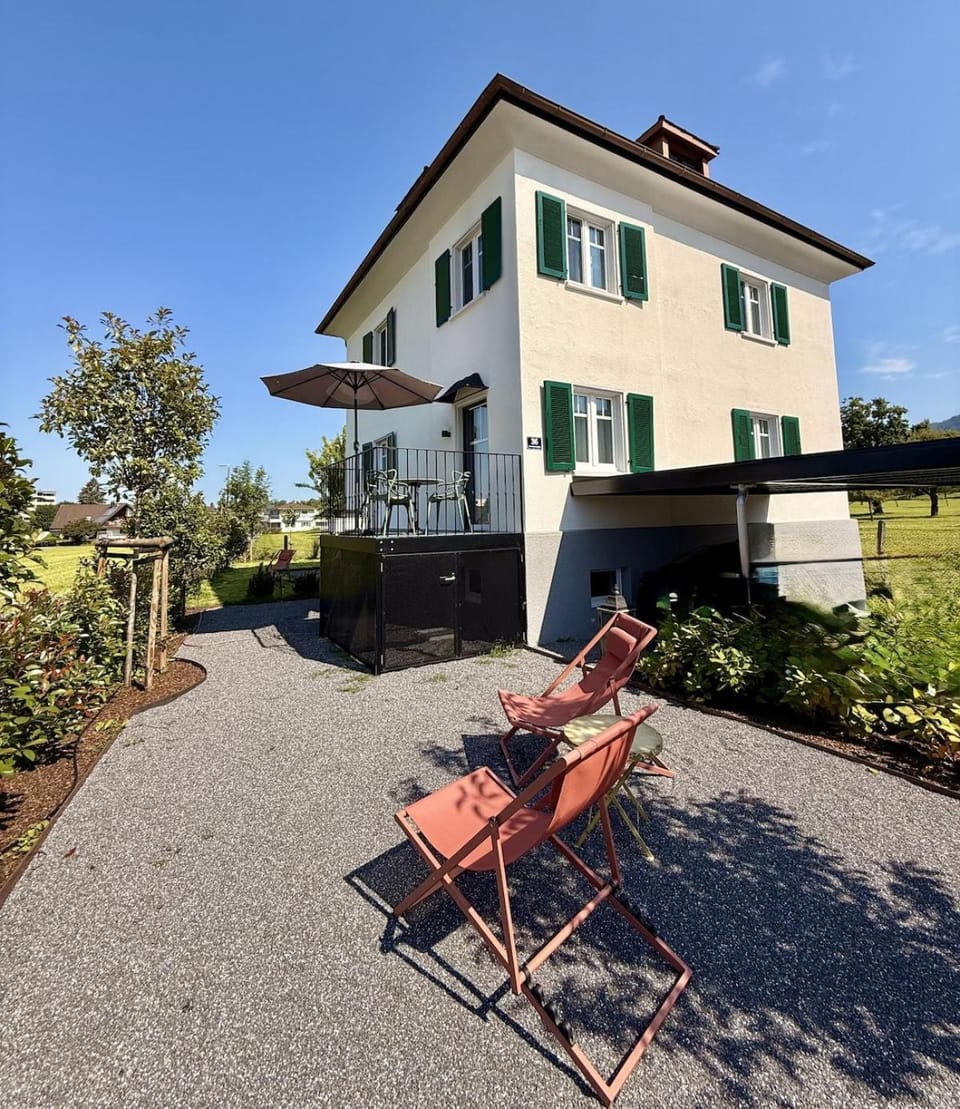 Property building, Garden, Balcony/Terrace