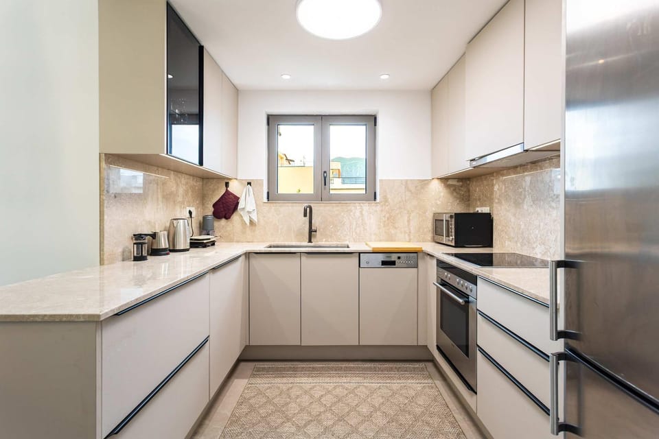 Urban Panorama - Stylish Stay in Kalamata Apartment in Messenia