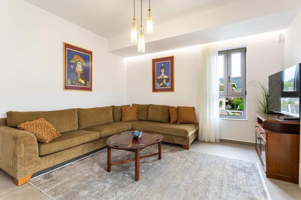 Urban Panorama - Stylish Stay in Kalamata Apartment in Messenia