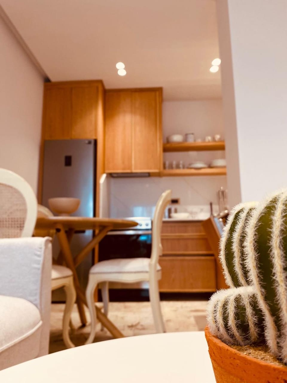 Kitchen or kitchenette, Living room, Seating area, Dining area, oven