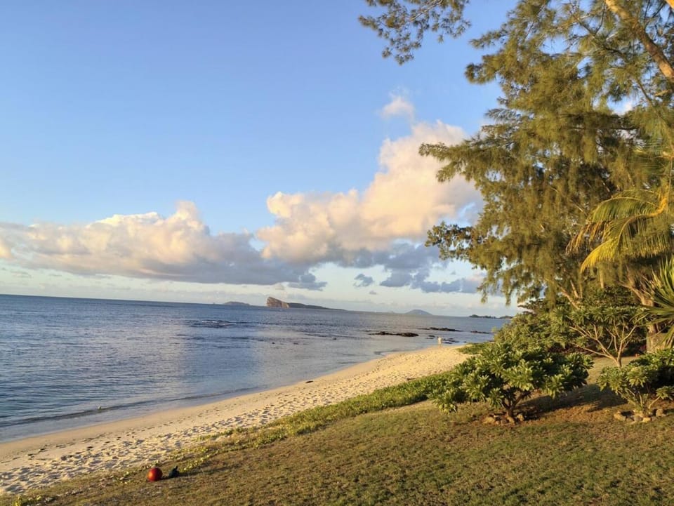 Lakaz Badamier - Villa pieds dans l'eau avec piscine Villa in Grand Baie