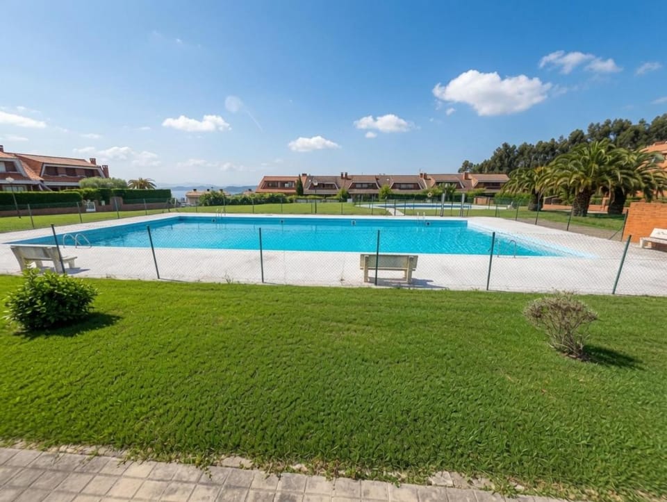 Villa Marinera - En urbanización con jardines y piscinas House in Luanco