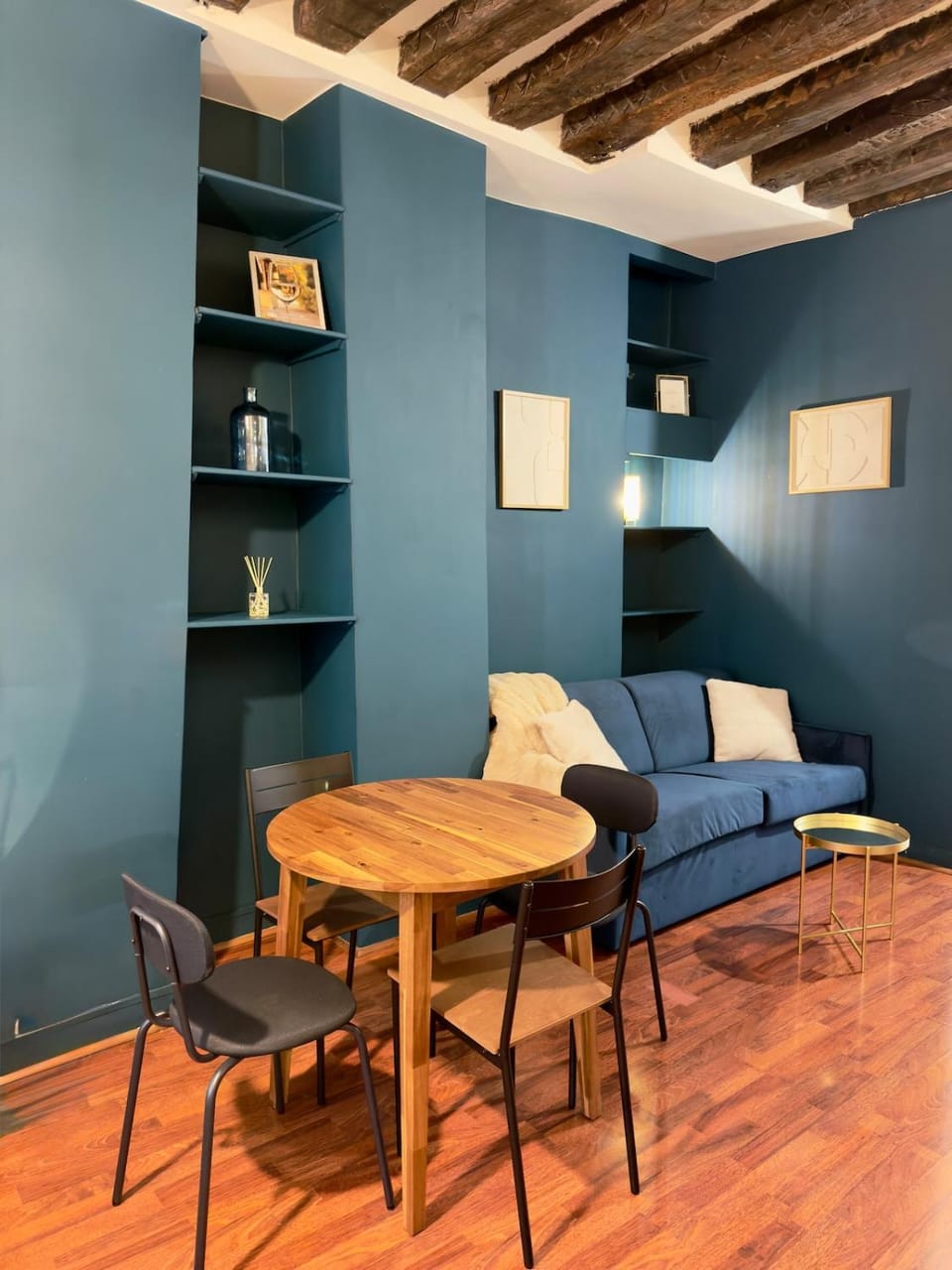 Seating area, Dining area