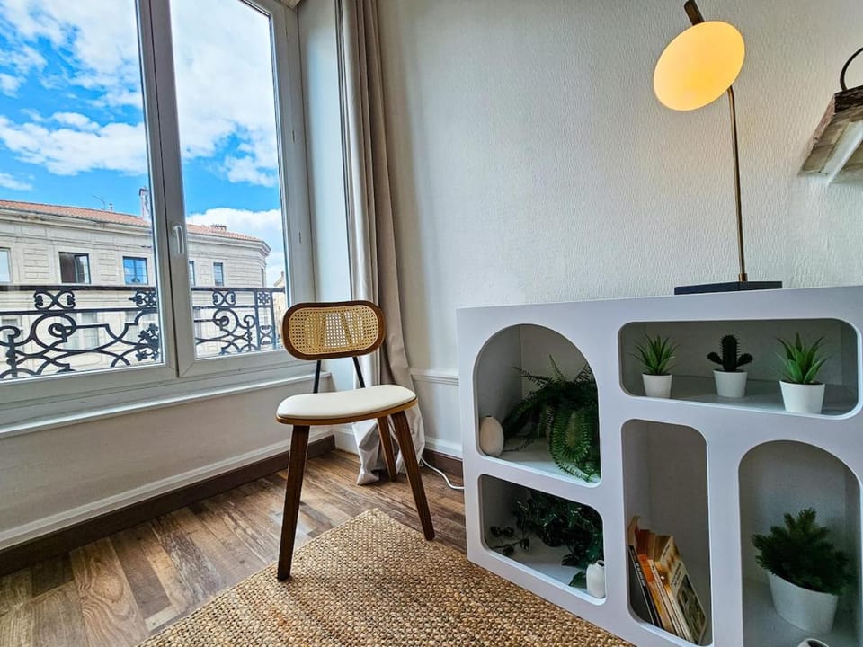 Perle Rare 4 PERSONNES Design Neuf Tout à Pied Place du peuple Apartment in Saint-Étienne