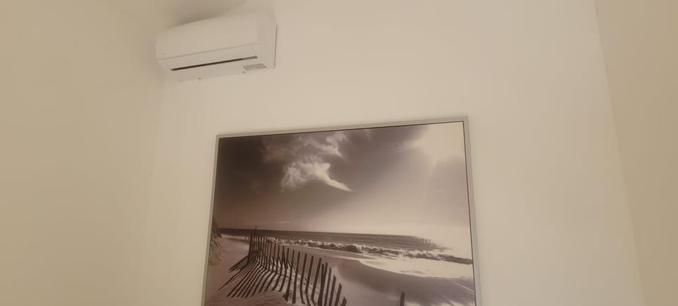 Bed, Bedroom, air conditioner