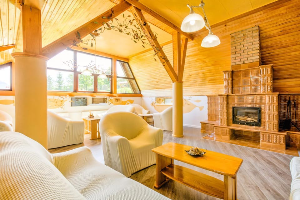 Communal lounge/ TV room, Lobby or reception