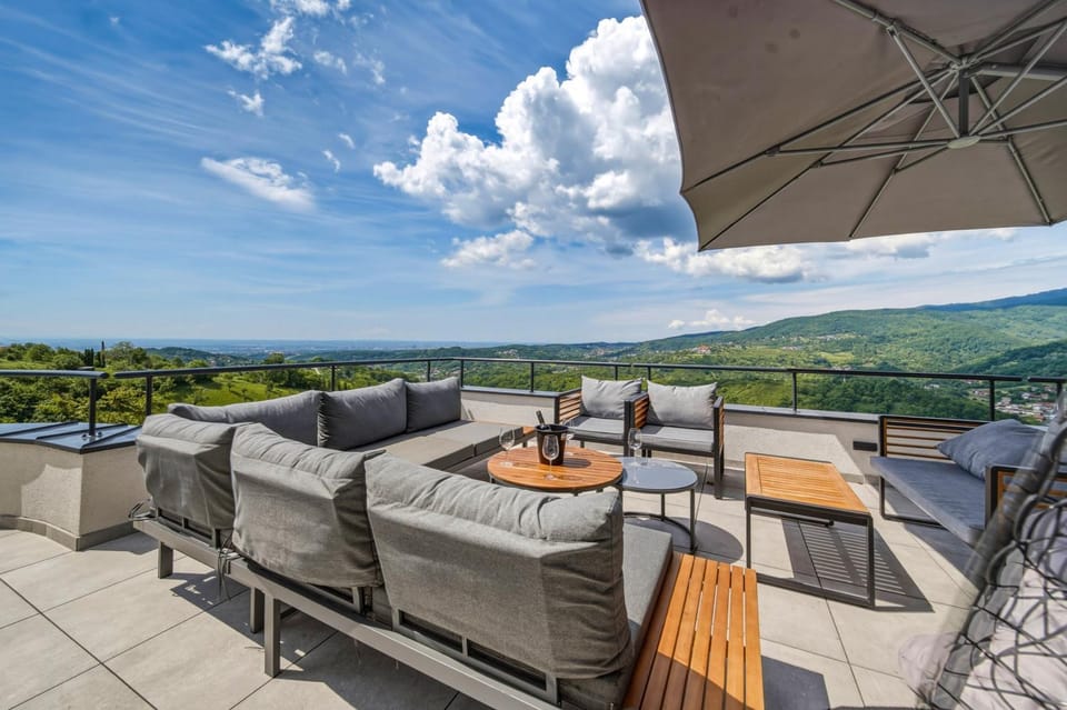 View (from property/room), Balcony/Terrace, Seating area