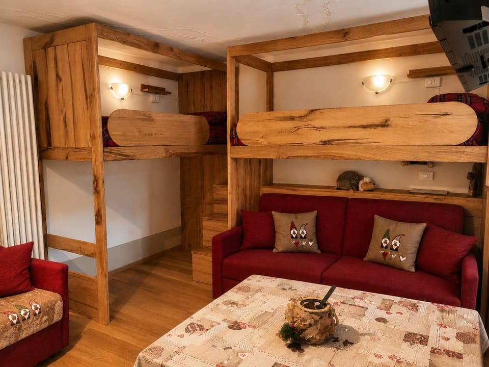 Bed, Living room, Photo of the whole room, Seating area, Bedroom, bunk bed, wardrobe