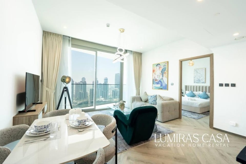 1BR Peninsula 3 with Burj Khalifa View in Business Bay Apartment in Dubai