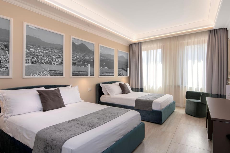 Bed, Photo of the whole room, Seating area, Bedroom