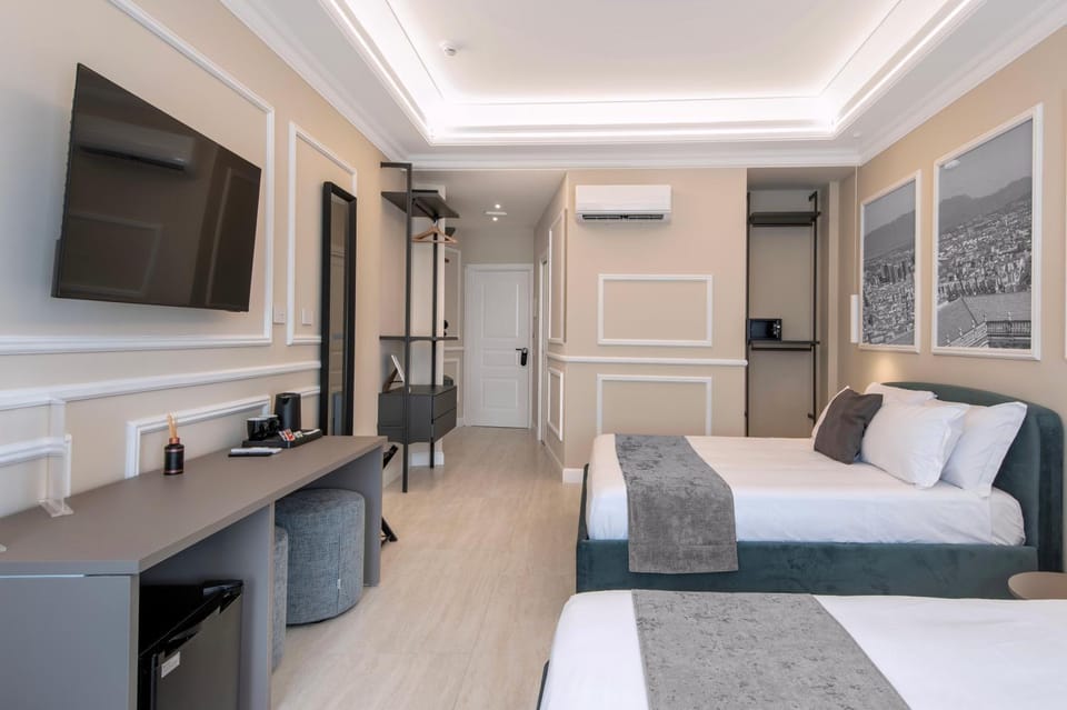 Bed, TV and multimedia, Photo of the whole room, Seating area, Bedroom, air conditioner