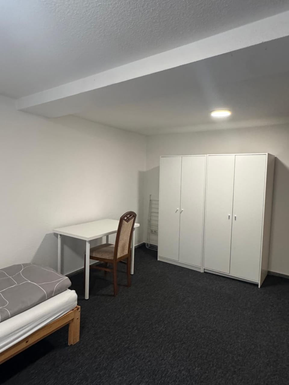 Seating area, Bedroom, wardrobe