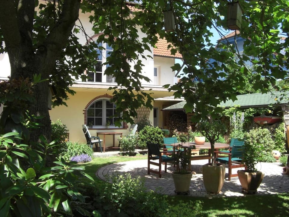 Garden, Garden, Balcony/Terrace