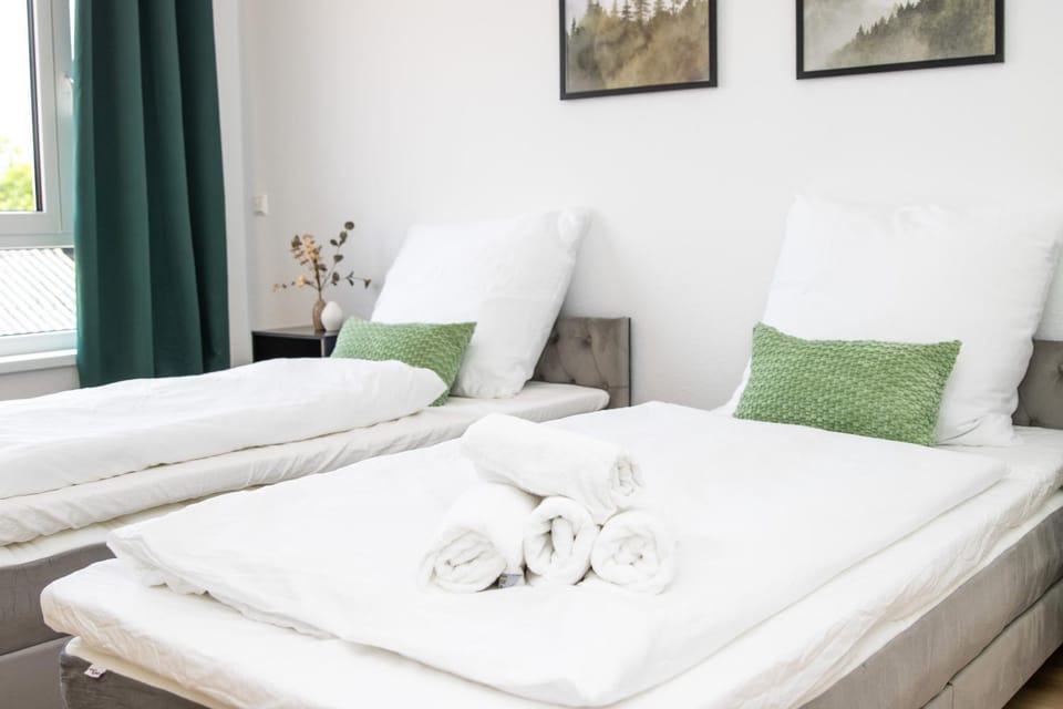 Bed, Photo of the whole room, Bedroom, towels