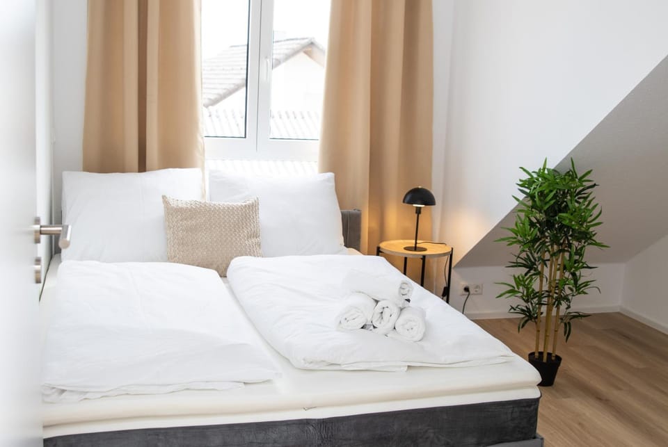 Bed, Photo of the whole room, Bedroom, towels
