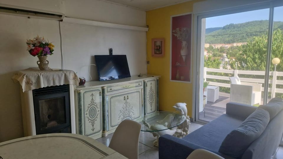 Appartement avec terrasse panoramique Vue exceptionnelle sur Lamastre 2 chambres Apartment in Provence