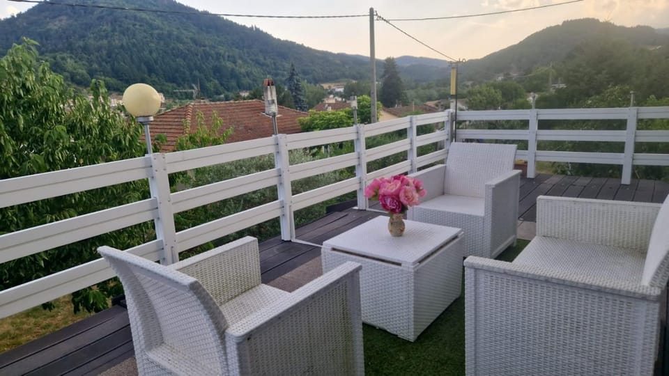 Appartement avec terrasse panoramique Vue exceptionnelle sur Lamastre 2 chambres Apartment in Provence