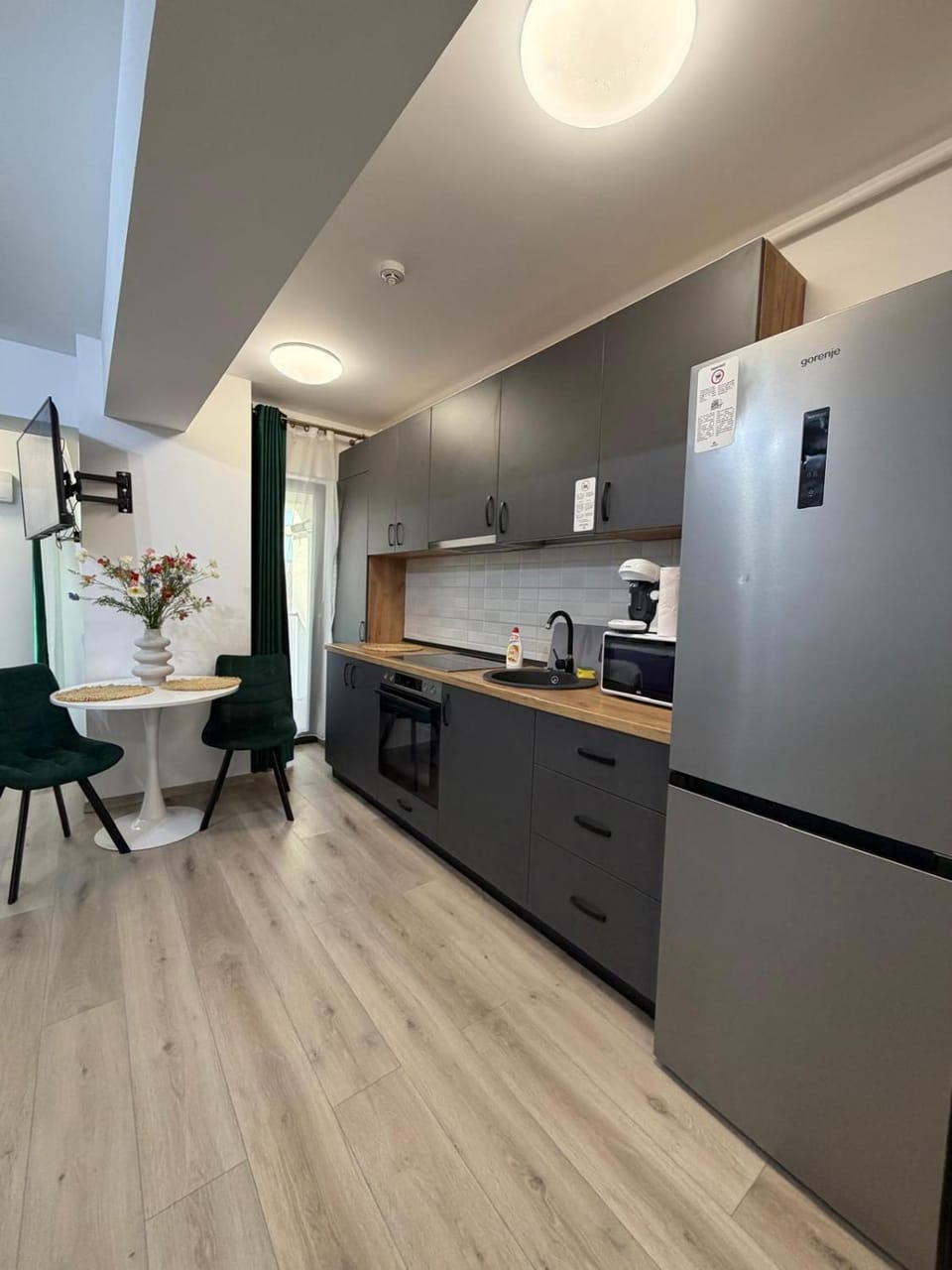 Kitchen or kitchenette, oven, stove
