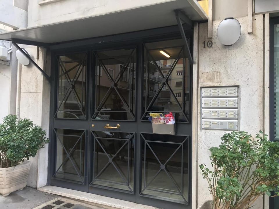 Facade/entrance, Internal: Not applicable to any particular room