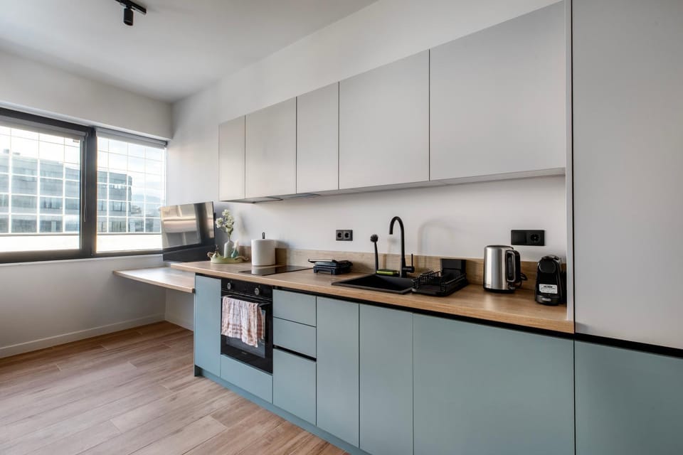 Coffee/tea facilities, oven, stove, toaster, kitchen