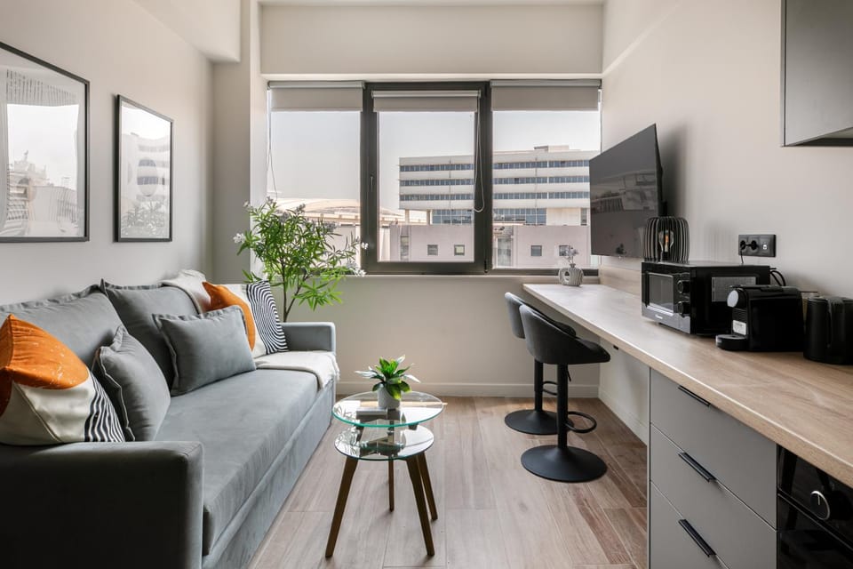 TV and multimedia, Coffee/tea facilities, View (from property/room), Kitchen or kitchenette, Seating area, air conditioner