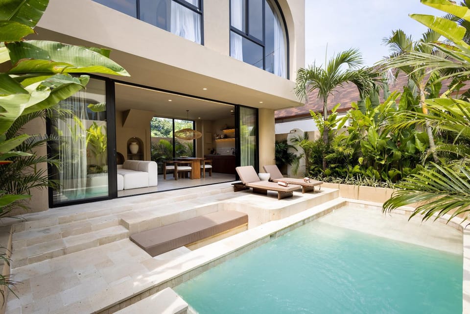 Property building, Garden, Garden view, Pool view, Swimming pool, sunbed