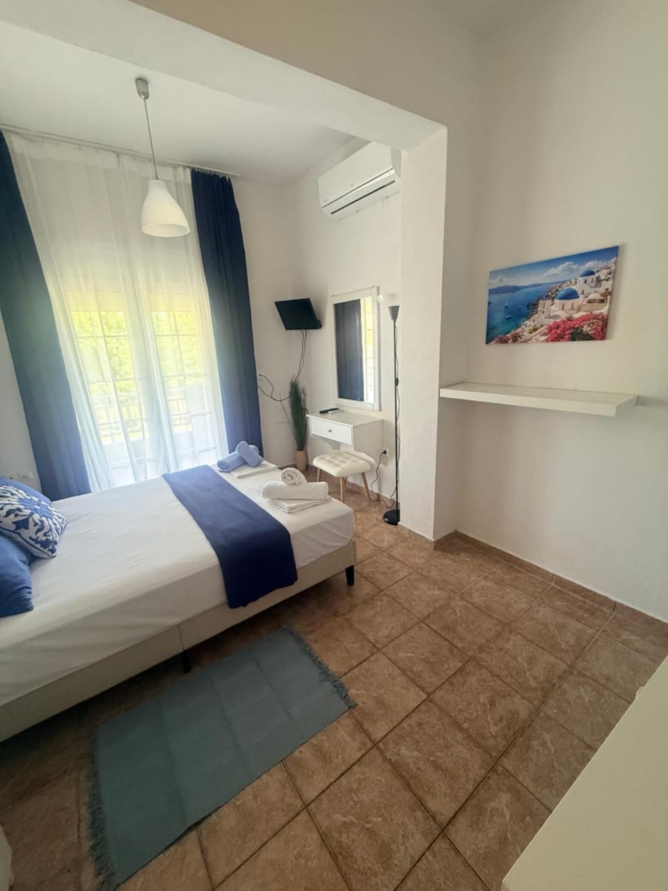 Bed, Photo of the whole room, Bedroom, air conditioner