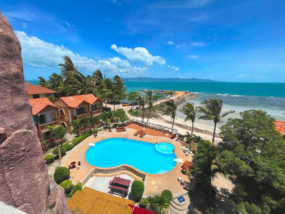 Property building, Day, Natural landscape, Bird's eye view, Garden, Beach, On site, Garden view, Pool view, Sea view, Area and facilities, Swimming pool, sunbed