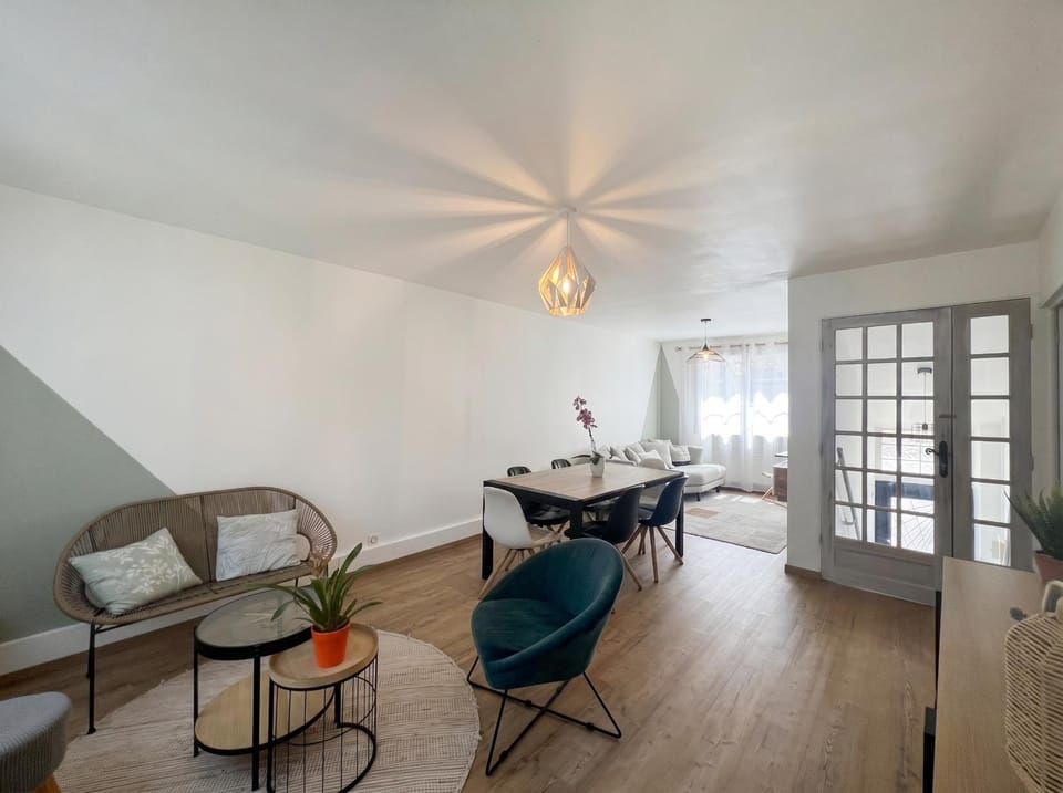 Living room, Dining area
