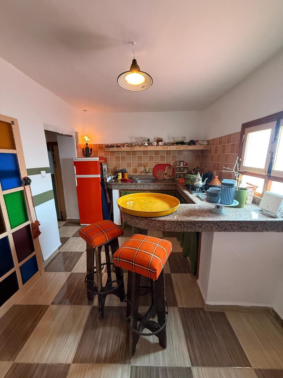 Lounge or bar, kitchen