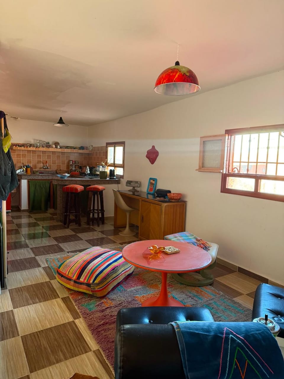 Kitchen or kitchenette, Living room, Seating area, Dining area