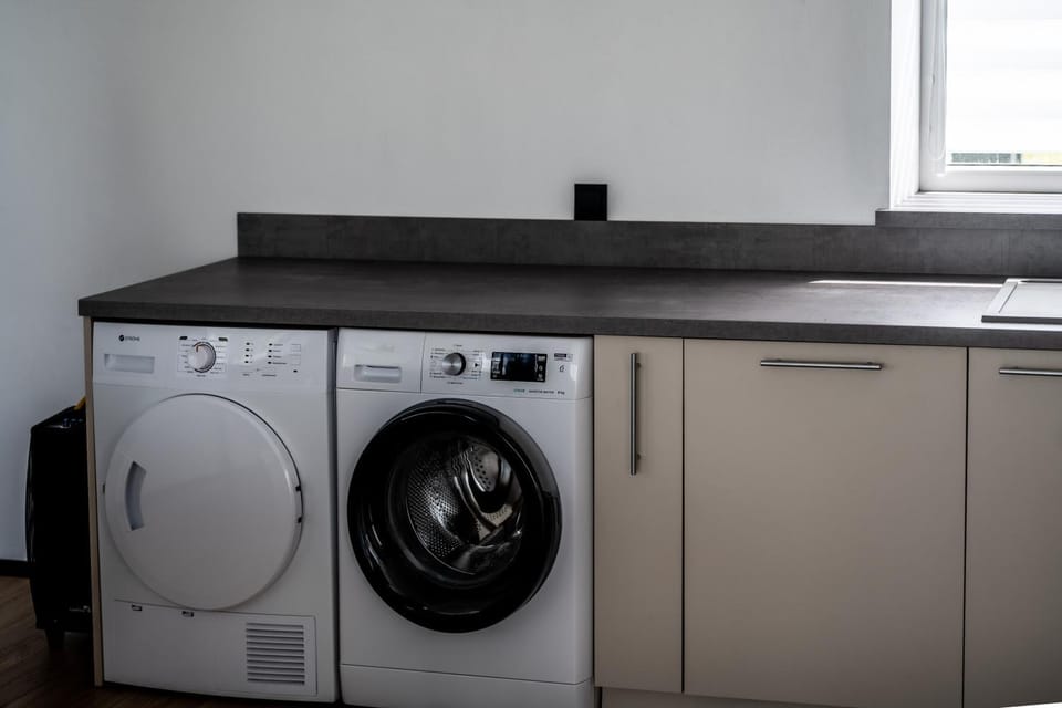 Kitchen or kitchenette, washing machine, dryer