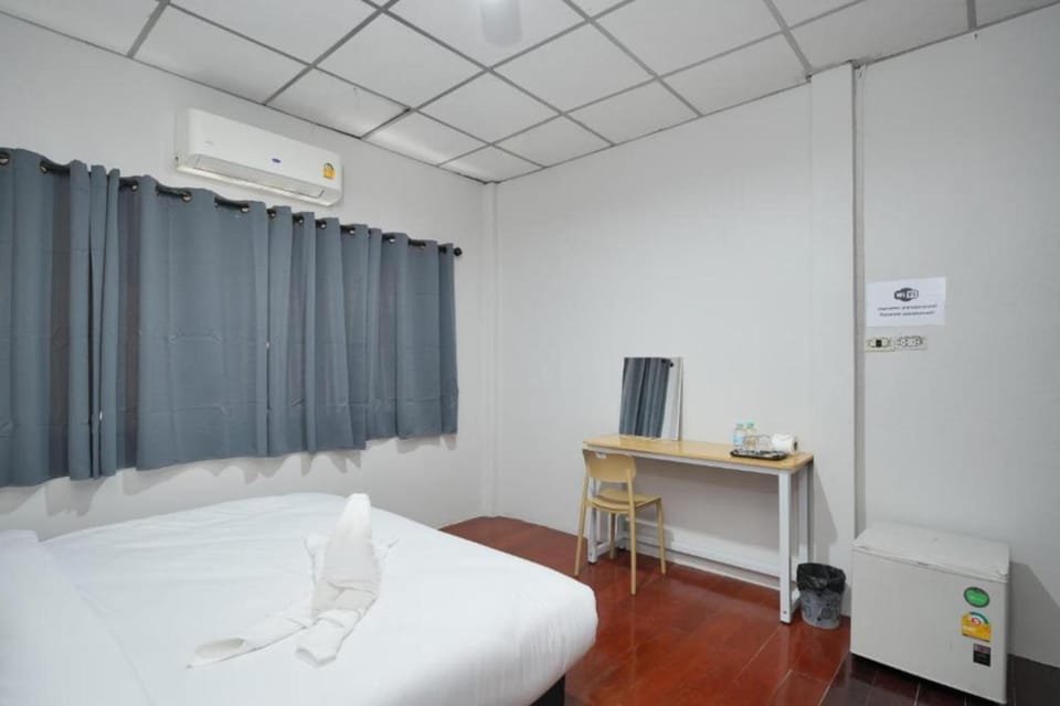 Bed, Photo of the whole room, Bedroom, air conditioner
