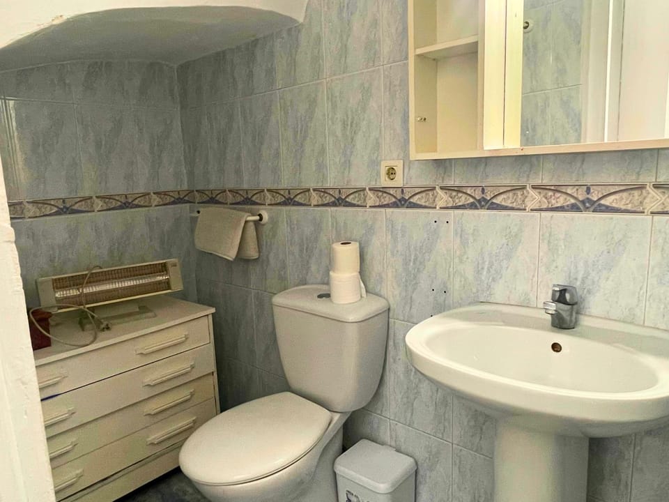 Toilet, Bathroom, towels