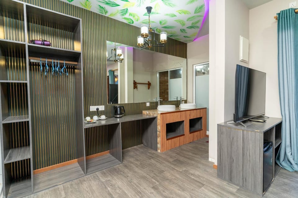 TV and multimedia, Coffee/tea facilities, Bedroom, hair dryier, wardrobe