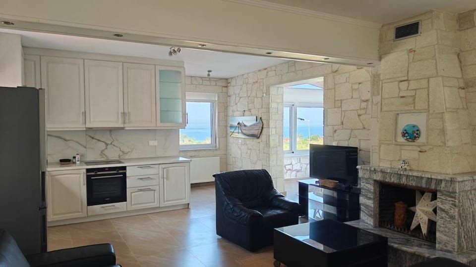 Living room, Seating area, fireplace, kitchen
