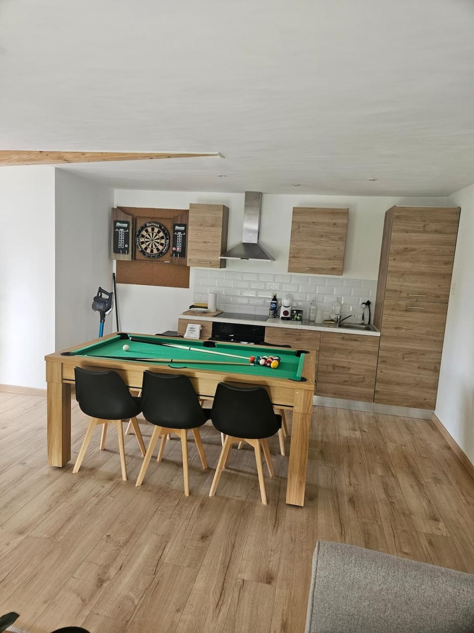 Billiard, kitchen