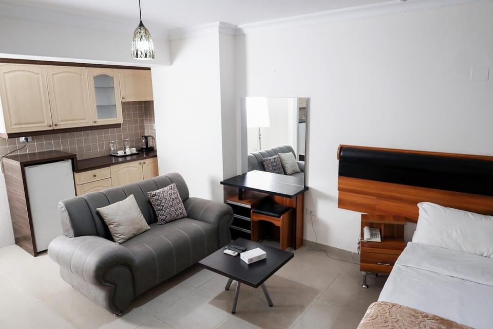Seating area, minibar