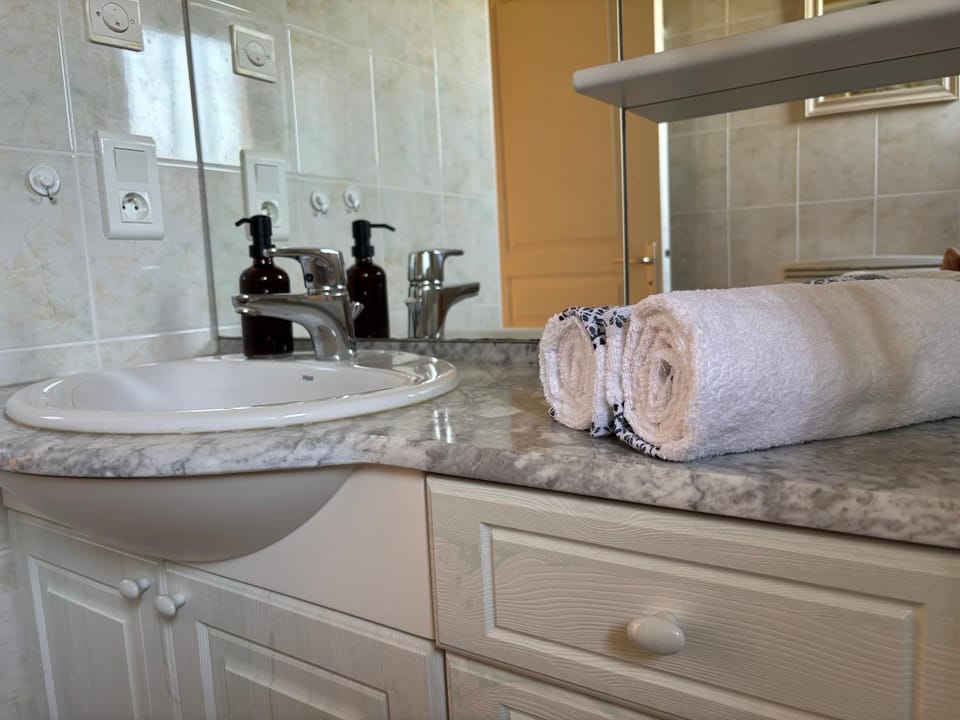 Bathroom, towels