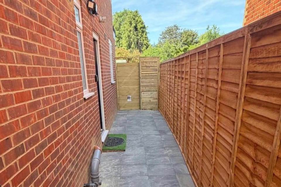 2 Bed Apartment Sleeps 4 - Free Parking Near o2 Apartment in London Borough of Lewisham