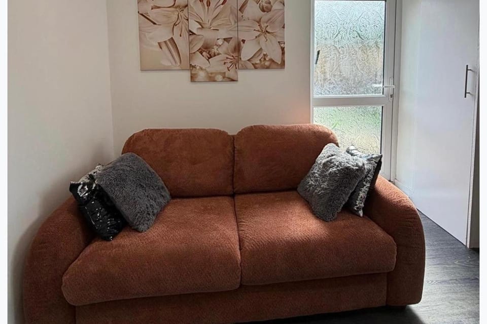View (from property/room), Living room, Decorative detail, Seating area