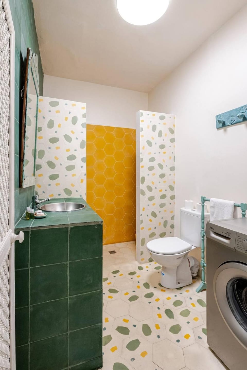 Toilet, Bathroom, bidet, towels, washing machine, dryer