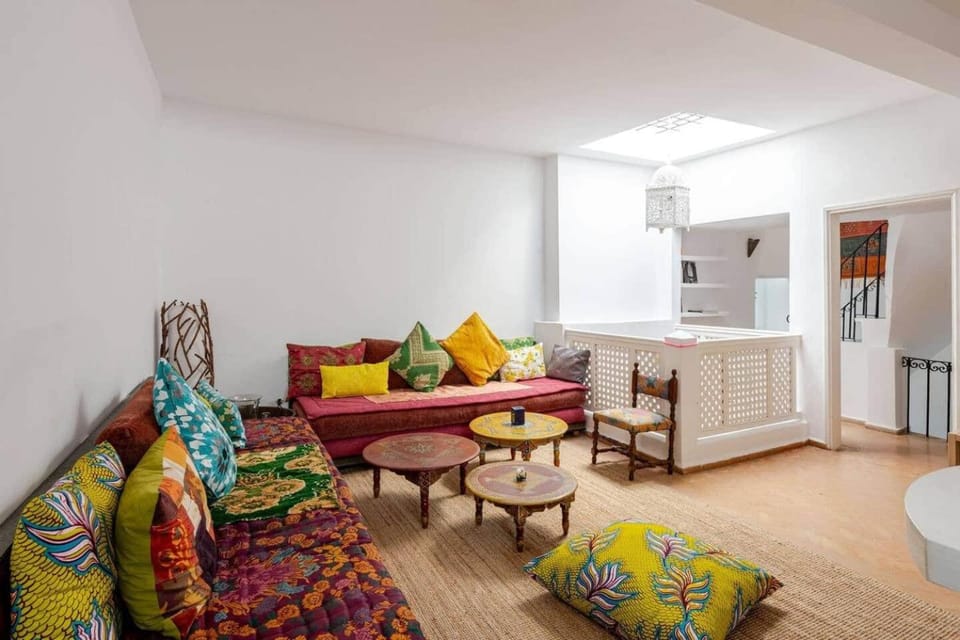 Kitchen or kitchenette, Living room, Seating area, Dining area, minibar, oven, pet friendly, stove